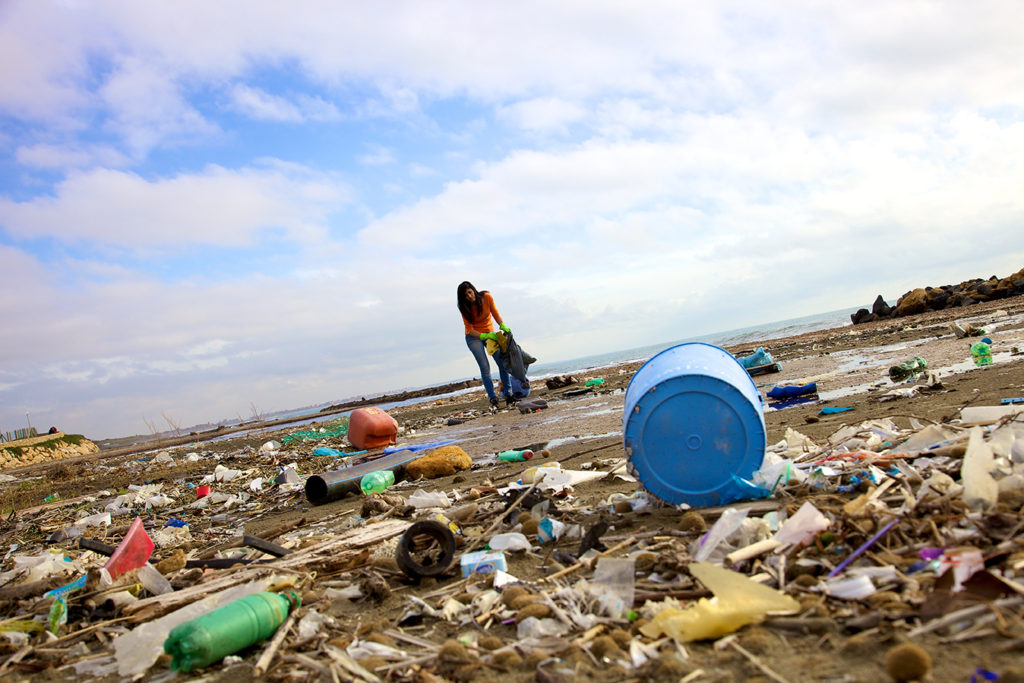 Plastics opruimen en inkomsten genereren